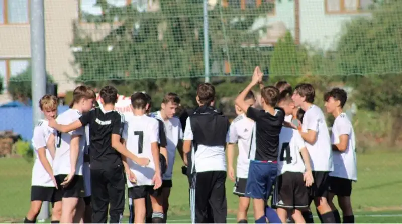 "Kluci byli efektivní a svědomitě plnili úkoly", pochvaluje si trenér U15