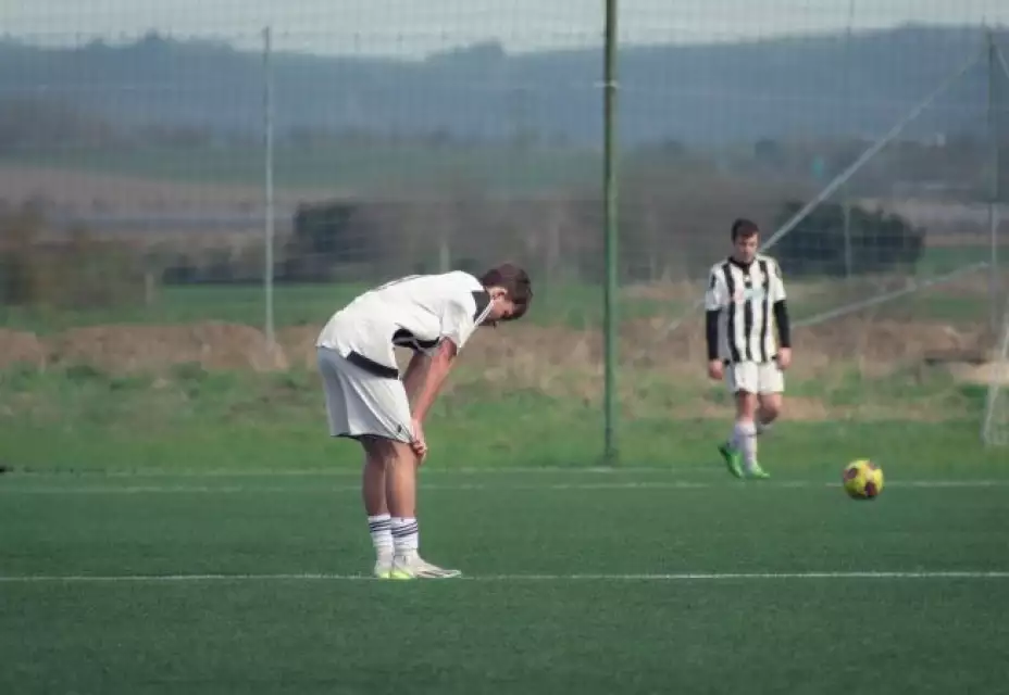 Starší dorostenci opět domácí utkání nezvládli, mladší slaví vítězství