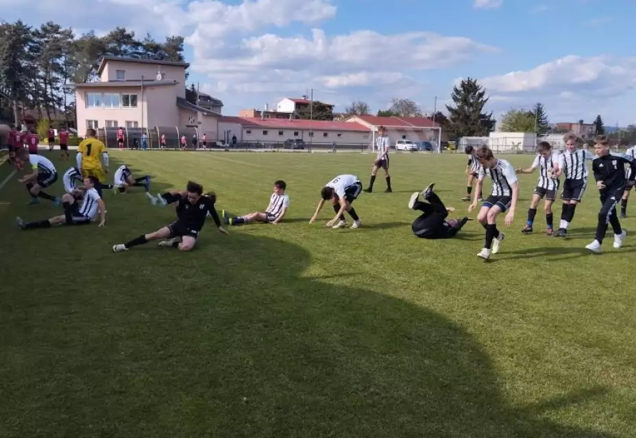 Starší žáci doma soupeře ze Žďáru nešetřili